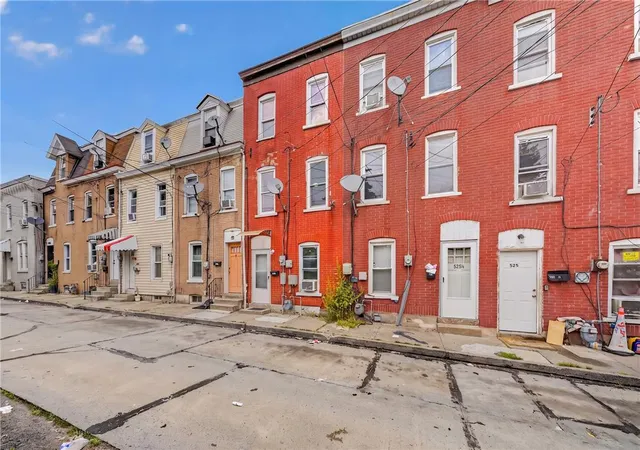 Photo 3 of Townhouse for sale at 527 N Elliger St, Allentown, PA 18102 | MLS# 784105 | Listing updated on 2026-09-07