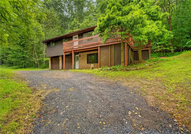 Photo 3 of Sale Pending at 1570 Astolat Rd, Effort, PA 18330 | MLS# 784101 | Listing updated on 2026-09-19