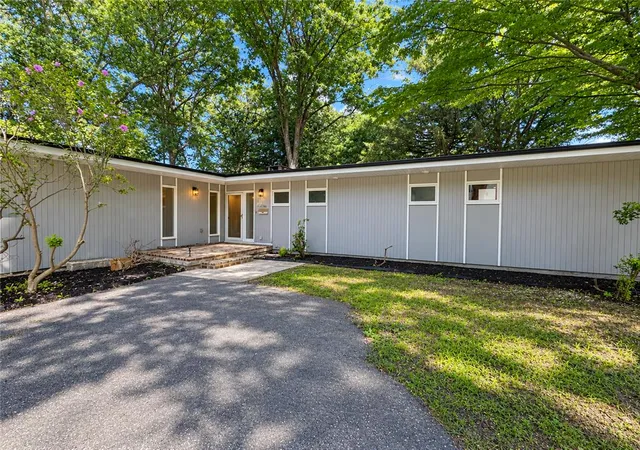 Photo 2 of Single family home for sale at 248 E Broad St, East Stroudsburg, PA 18301 | MLS# 784175 | Listing updated on 2026-09-20