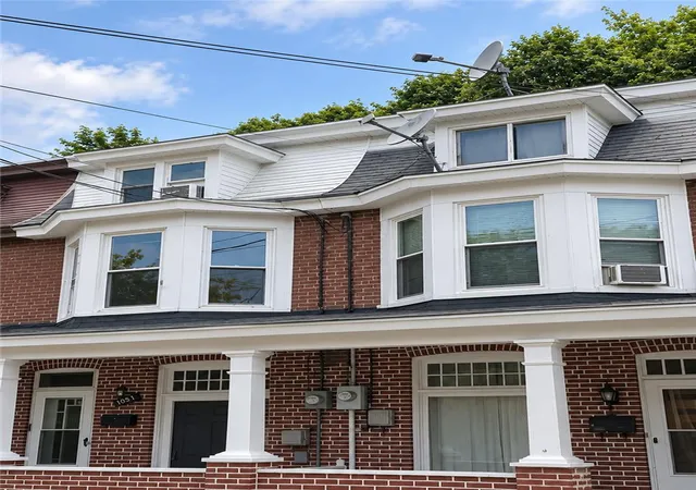 Photo 2 of Townhouse for sale at 105 W Rowe St, Tamaqua, PA 18252 | MLS# 784185 | Listing updated on 2026-09-30