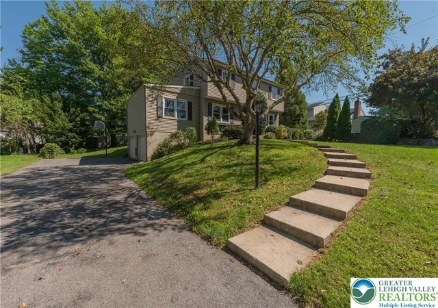 Photo 2 of Sale Pending at 1063 Manor, Allentown, PA 18103 | MLS# 784155 | Listing updated on 2026-09-14