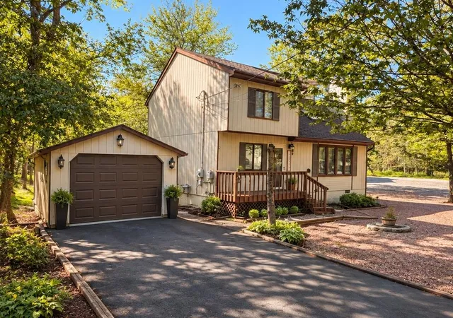 Photo 2 of Single family home for sale at 1256 Winding Way, Tobyhanna, PA 18466 | MLS# 784095 | Listing updated on 2026-09-09