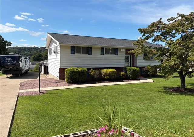 Photo 2 of Sale Pending at 724 Lincoln Ave, Walnutport, PA 18088 | MLS# 784195 | Listing updated on 2026-09-18