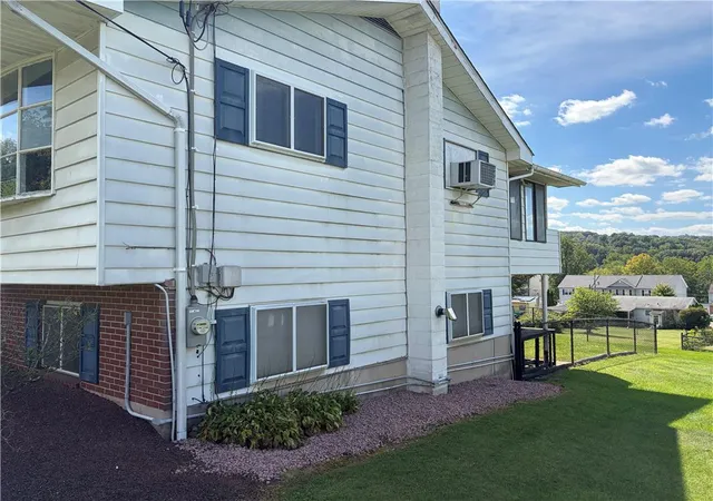 Photo 3 of Sale Pending at 724 Lincoln Ave, Walnutport, PA 18088 | MLS# 784195 | Listing updated on 2026-09-18