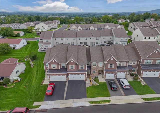 Photo 3 of Townhouse for sale at 4489 Stole Rd, Emmaus, PA 18049 | MLS# 784122 | Listing updated on 2026-10-07