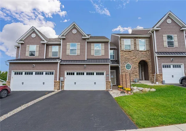 Photo 4 of Townhouse for sale at 4489 Stole Rd, Emmaus, PA 18049 | MLS# 784122 | Listing updated on 2026-10-07
