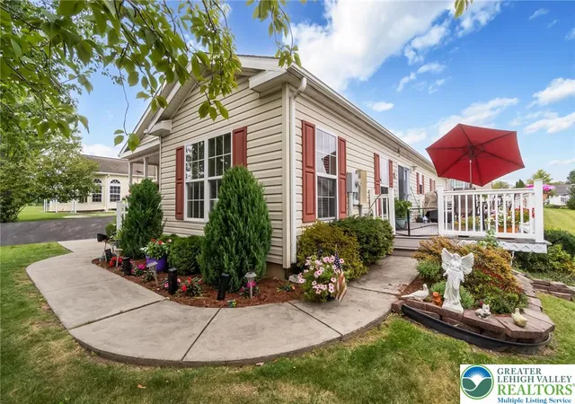 Photo 3 of Sale Pending at 679 Winterthur Way, Easton, PA 18040 | MLS# 784243 | Listing updated on 2026-10-06