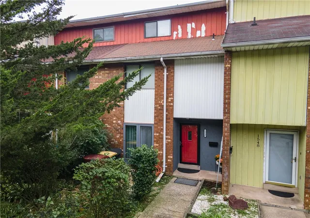 Photo 2 of Townhouse for sale at 1546 Creekside Rd, Whitehall, PA 18052 | MLS# 784072 | Listing updated on 2026-09-23
