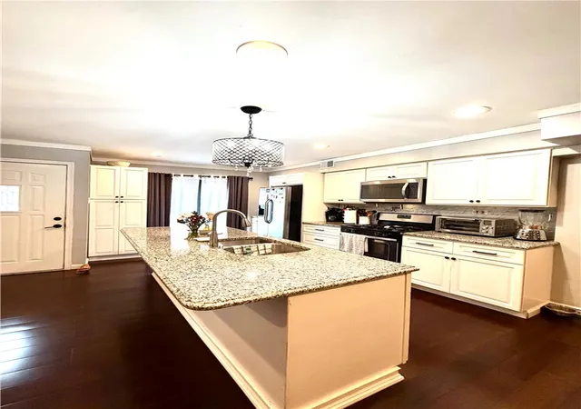 Photo 4 of Townhouse for sale at 1546 Creekside Rd, Whitehall, PA 18052 | MLS# 784072 | Listing updated on 2026-09-23