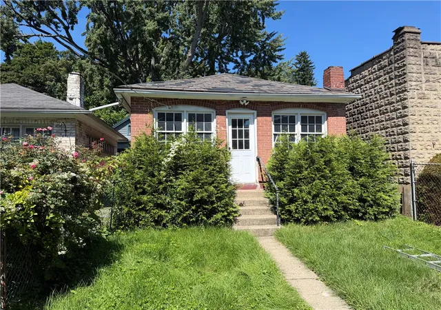Photo 3 of Single family home for sale at 309 W Lafayette St, Easton, PA 18042 | MLS# 784290 | Listing updated on 2026-09-23