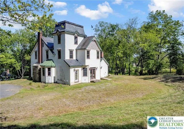 Photo 3 of Single family home for sale at 384 Henry Rd, Nazareth, PA 18064 | MLS# 784192 | Listing updated on 2026-10-06