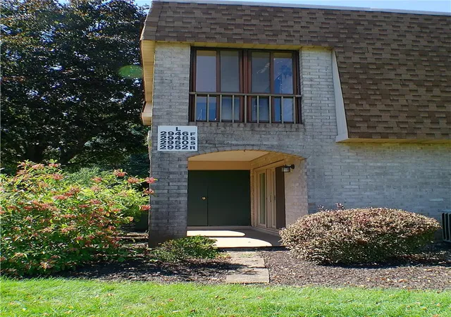 Listing Photo 4 - Condo for sale in building located at 2946 Aronimink Pl, Macungie, PA 18062 - Unit #2946
