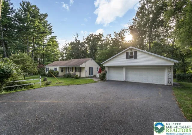 Photo 3 of Sale Pending at 2043 Arndt Rd, Easton, PA 18040 | MLS# 784099 | Listing updated on 2026-09-17
