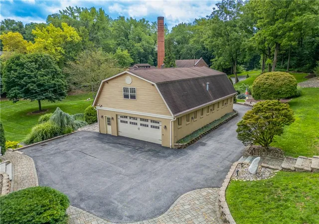 Photo 3 of Sale Pending at 475 S Delaware Dr, Easton, PA 18042 | MLS# 784162 | Listing updated on 2026-09-27