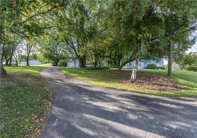 Photo 3 of Single family home for sale at 300 S Delaware Dr, Mount Bethel, PA 18343 | MLS# 784277 | Listing updated on 2026-10-02