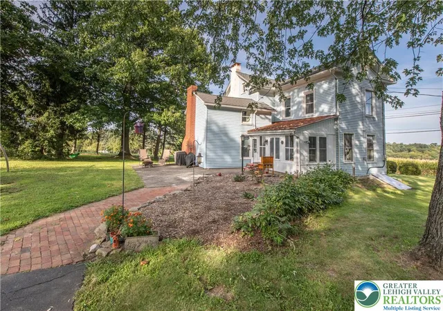 Photo 4 of Single family home for sale at 300 S Delaware Dr, Mount Bethel, PA 18343 | MLS# 784277 | Listing updated on 2026-10-02
