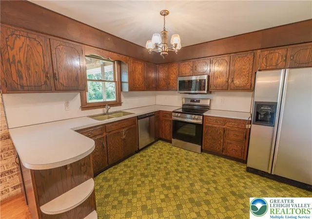 Photo 4 of Sale Pending at 1 Babbling Brk, Easton, PA 18045 | MLS# 783483 | Listing updated on 2026-09-14