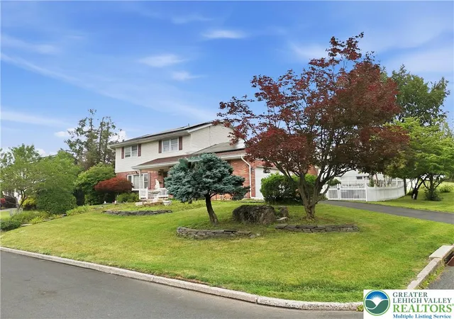 Photo 3 of Single family home for sale at 3303 Barklay Rd, Whitehall, PA 18052 | MLS# 784325 | Listing updated on 2026-10-02