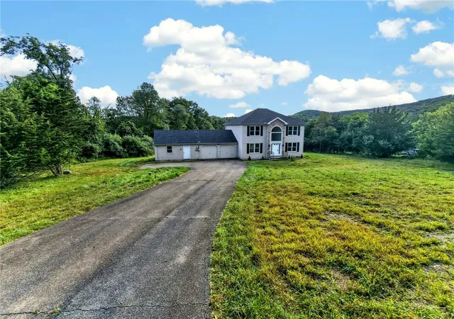 Photo 3 of Single family home for sale at 5693 Neola Rd, Stroudsburg, PA 18360 | MLS# 783130 | Listing updated on 2026-09-30