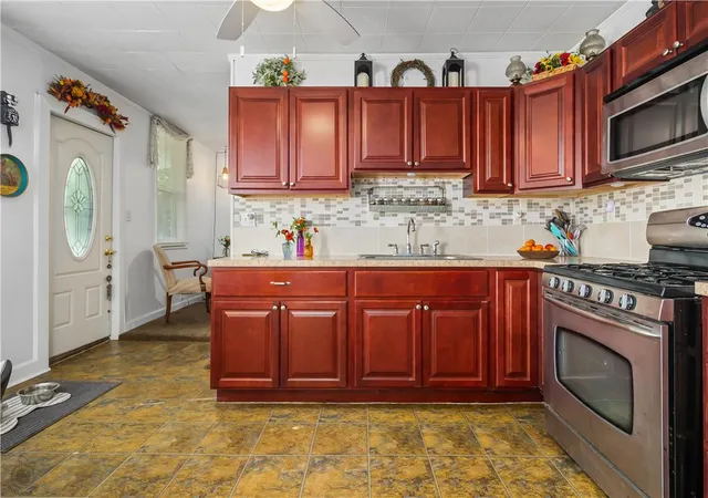 Photo 4 of Single family home for sale at 2355 Pennsylvania Ave, Bangor, PA 18013 | MLS# 784314 | Listing updated on 2026-09-23