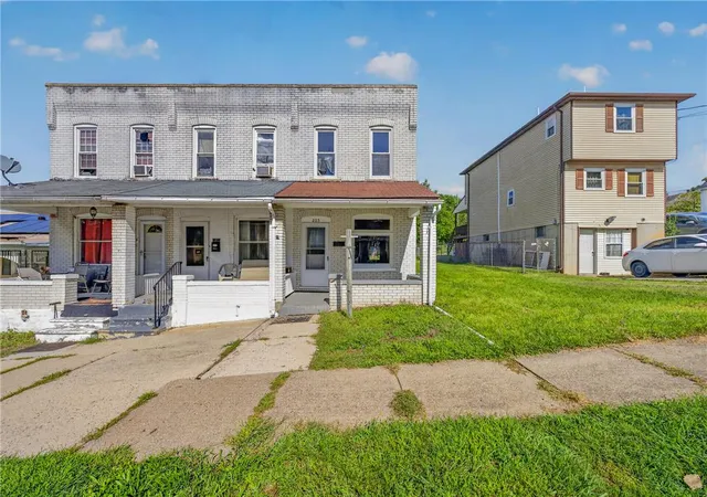 Photo 3 of Townhouse for sale at 205 N Irving St, Allentown, PA 18109 | MLS# 784341 | Listing updated on 2026-09-28