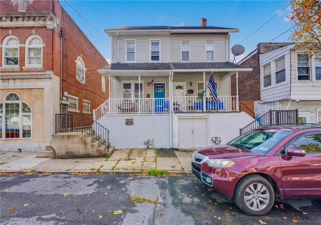 Photo 2 of Single family home for sale at 256 E Walnut, Allentown, PA 18109 | MLS# 784150 | Listing updated on 2026-10-04