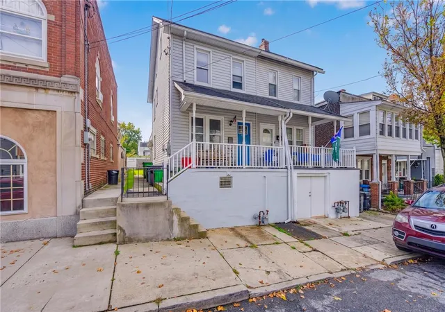 Photo 3 of Single family home for sale at 256 E Walnut, Allentown, PA 18109 | MLS# 784150 | Listing updated on 2026-10-04