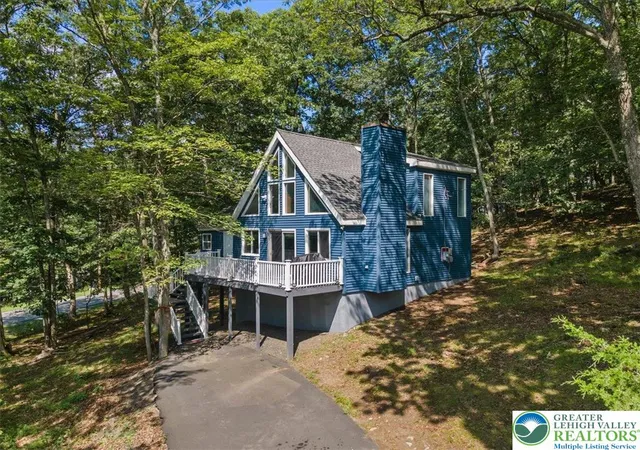 Photo 1 of Single family home for sale at 272 Stafford Dr, Bushkill, PA 18324 | MLS# 784363 | Listing updated on 2026-09-11