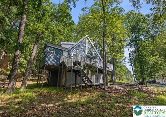 Photo 2 of Single family home for sale at 272 Stafford Dr, Bushkill, PA 18324 | MLS# 784363 | Listing updated on 2026-09-11