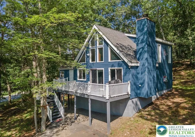 Photo 3 of Single family home for sale at 272 Stafford Dr, Bushkill, PA 18324 | MLS# 784363 | Listing updated on 2026-09-11
