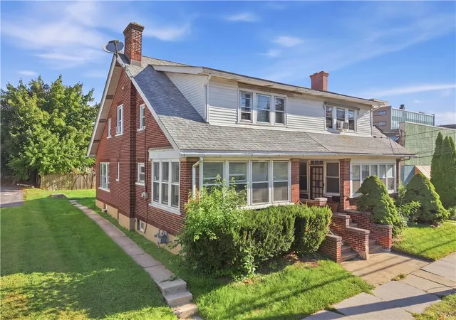 Photo 2 of Single family home for sale at 7 E Elizabeth Ave, Bethlehem, PA 18018 | MLS# 784353 | Listing updated on 2026-10-02