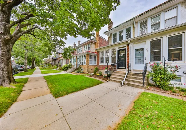 Photo 3 of Single family home for sale at 2107 W Washington St, Allentown, PA 18104 | MLS# 784213 | Listing updated on 2026-10-07