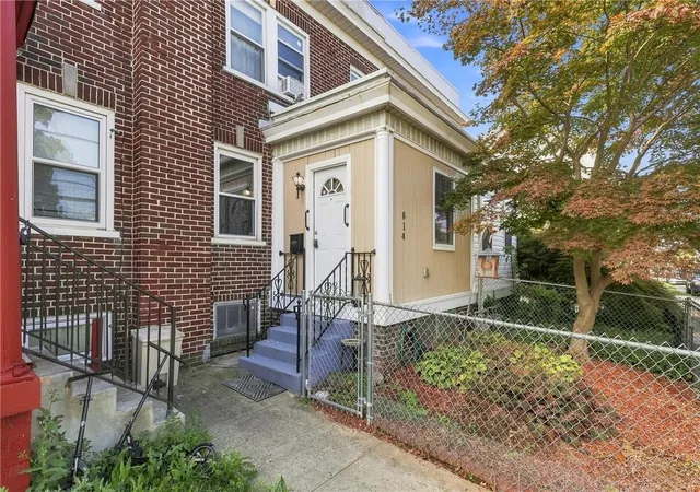 Photo 3 of Sale Pending at 814 W Wyoming St, Allentown, PA 18103 | MLS# 784164 | Listing updated on 2026-09-16