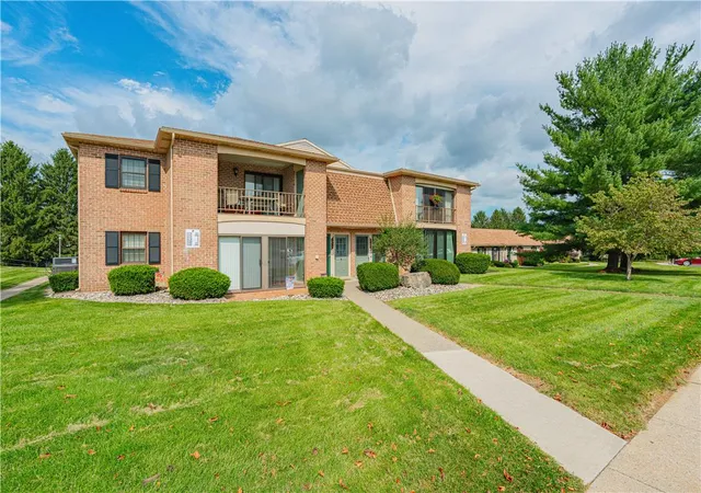 Photo 2 of Sale Pending at 2762 Rolling Green Pl, Macungie, PA 18062 | MLS# 784250 | Listing updated on 2026-09-14