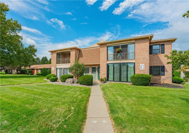 Photo 3 of Sale Pending at 2762 Rolling Green Pl, Macungie, PA 18062 | MLS# 784250 | Listing updated on 2026-09-14