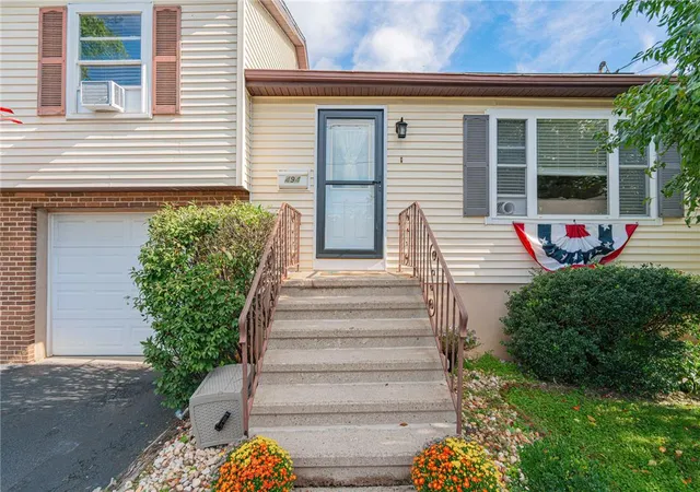 Photo 3 of Sale Pending at 494 Broad St, Pen Argyl, PA 18072 | MLS# 784281 | Listing updated on 2026-09-20
