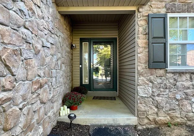 Photo 3 of Townhouse for sale at 1570 Deena Dr, Easton, PA 18040 | MLS# 784403 | Listing updated on 2026-10-04
