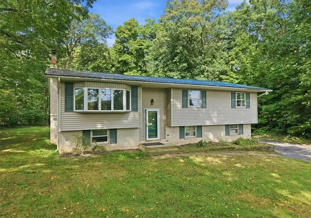 Photo 3 of Sale Pending at 9870 N Delaware Dr, Bangor, PA 18013 | MLS# 784225 | Listing updated on 2026-09-18