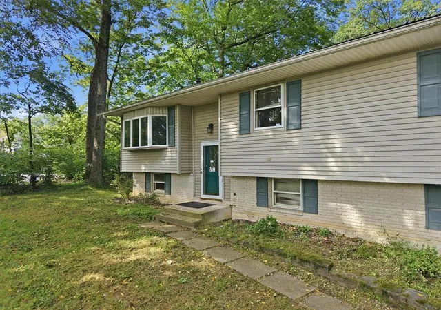 Photo 3 of Sale Pending at 9870 N Delaware Dr, Bangor, PA 18013 | MLS# 784225 | Listing updated on 2026-09-18