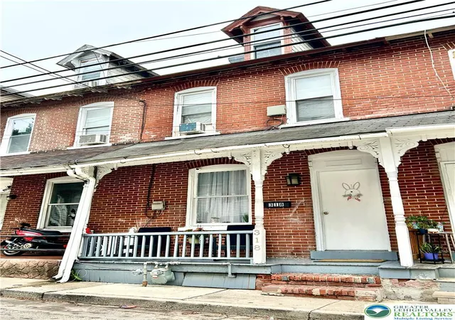 Photo 2 of Townhouse for sale at 318 N Fountain St, Allentown, PA 18102 | MLS# 784405 | Listing updated on 2026-10-03