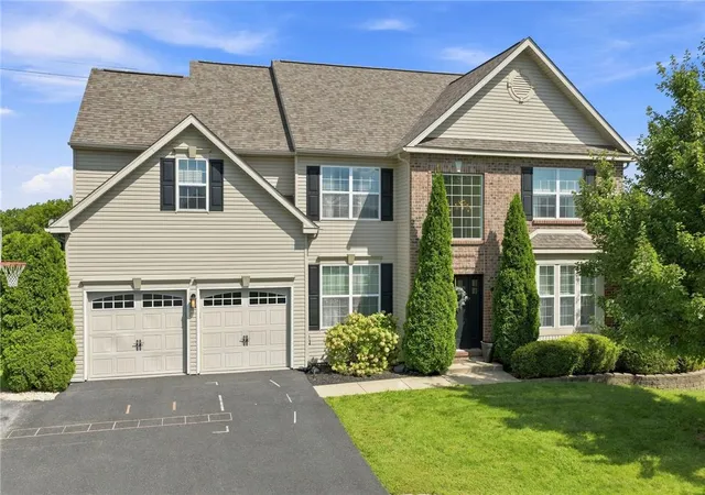 Photo 3 of Single family home for sale at 1161 Bramble Dr, Breinigsville, PA 18031 | MLS# 784364 | Listing updated on 2026-10-07