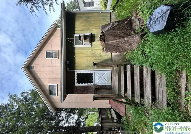Photo 2 of Single family home for sale at 905 Lower S Main St, Bangor, PA 18013 | MLS# 784360 | Listing updated on 2026-09-16