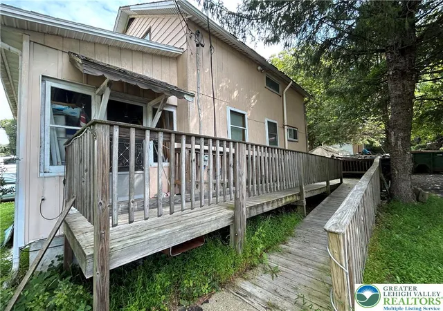 Photo 3 of Single family home for sale at 905 Lower S Main St, Bangor, PA 18013 | MLS# 784360 | Listing updated on 2026-09-16