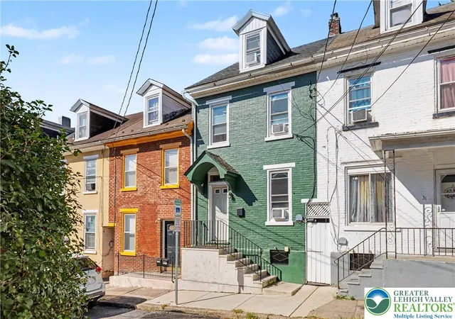 Photo 1 of Townhouse for sale at 29 Warren St, Easton, PA 18042 | MLS# 784415 | Listing updated on 2026-09-18