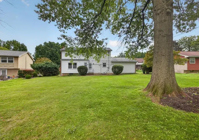 Photo 3 of Single family home for sale at 2722 Andrea Dr, Allentown, PA 18103 | MLS# 784435 | Listing updated on 2026-10-07