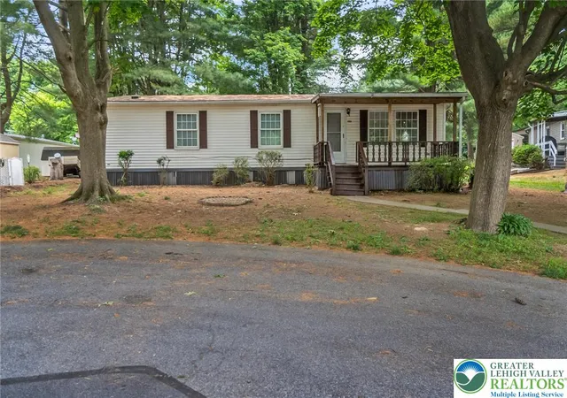 Photo 3 of Sale Pending at 1010 Spruce Ln, Breinigsville, PA 18031 | MLS# 784437 | Listing updated on 2026-09-23