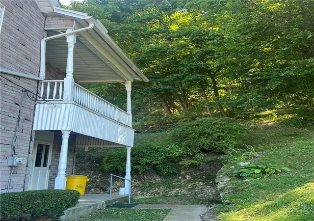 Photo 3 of Single family home for sale at 437 South St, Slatington, PA 18080 | MLS# 784500 | Listing updated on 2026-10-05