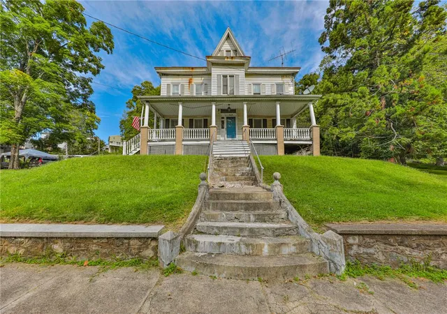 Photo 1 of Single family home for sale at 425 Spring, Easton, PA 18042 | MLS# 784523 | Listing updated on 2026-10-03