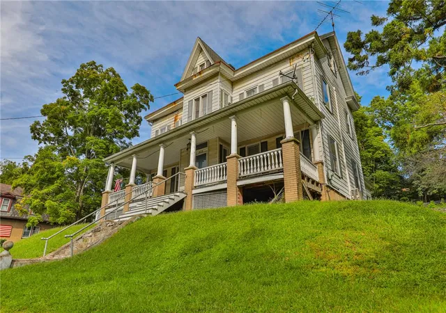 Photo 2 of Single family home for sale at 425 Spring, Easton, PA 18042 | MLS# 784523 | Listing updated on 2026-10-03