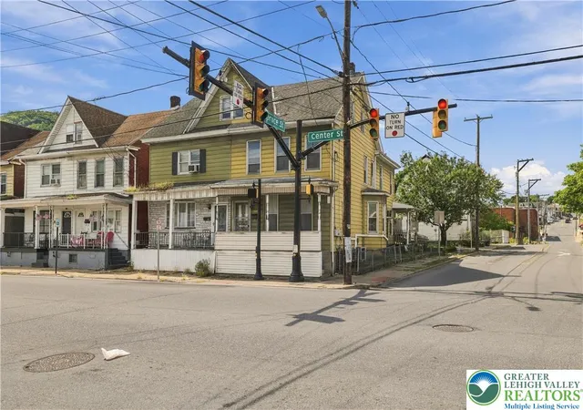 Photo 2 of Townhouse for sale at 200 Center St, Schuylkill, PA 18252 | MLS# 784534 | Listing updated on 2026-09-16